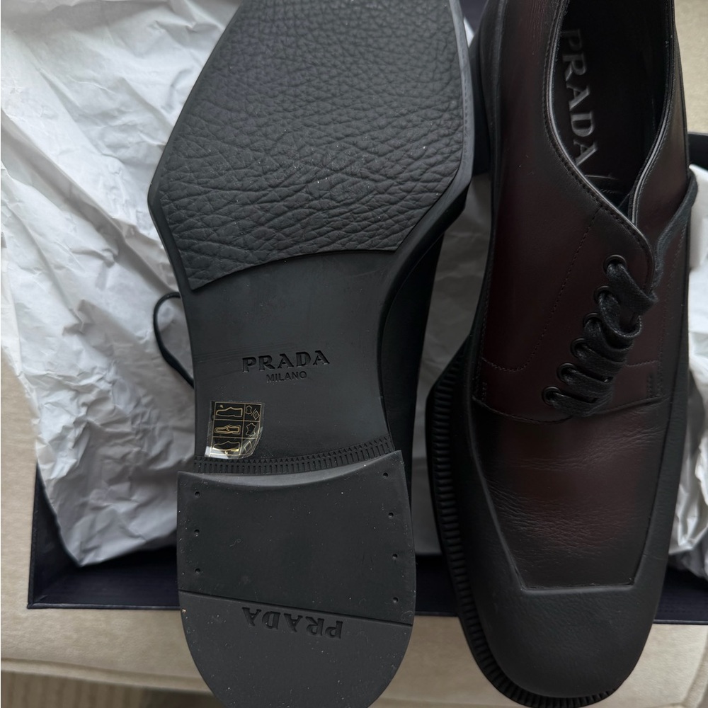 PRADA - Picture 4 of 8